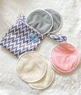 Cargar la imagen en la vista de la galería, Protectores Para Lactancia De Bambú 10 Pzs + Mini Wetbag